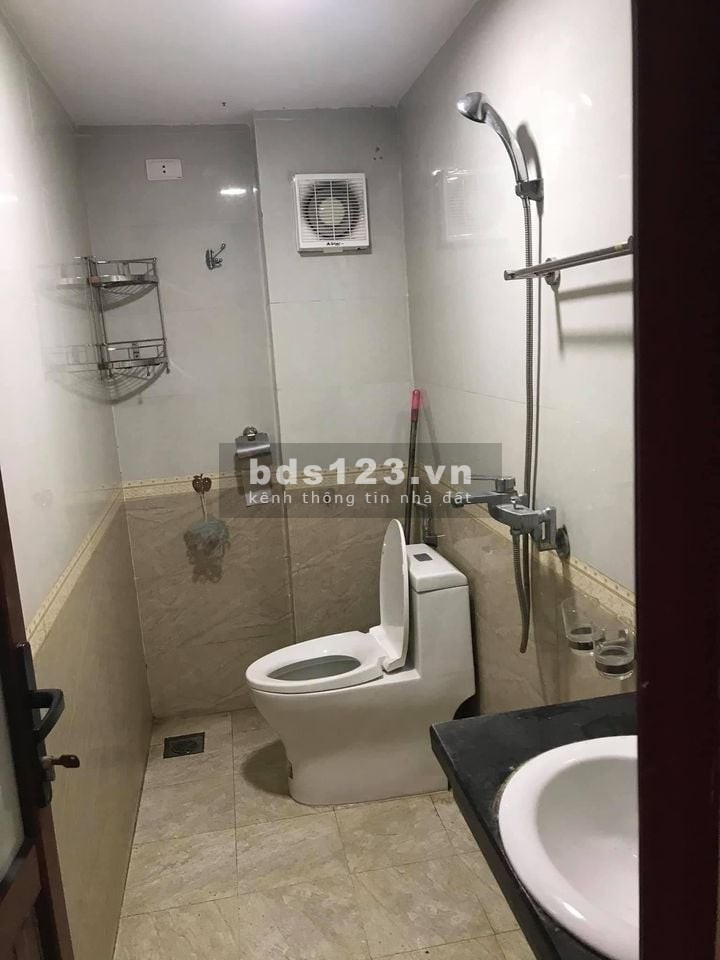 Cần tiền bán gấp nhà Đức Diện, Quận Bắc Từ Liêm, dt 39.5m2, giá hơn 2 tỷ