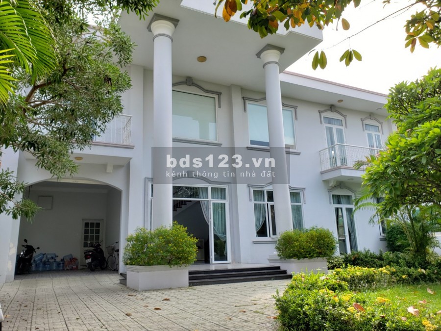 Cho thuê Villa 585m2 saan vườn, hồ bơi, 5 phòng ngủ đủ nội thất, Bình An, Quận 2