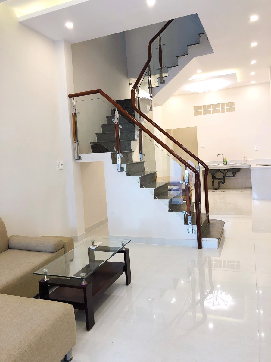 Nhà đẹp, 3 tầng, 4PN, 3WC tặng full nội thất đường Lương Ngọc Quyến P13 Q8