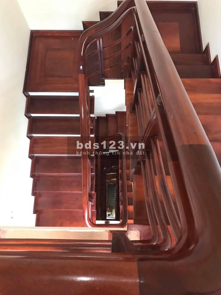 Cần tiền bán gấp nhà Đức Diện, Quận Bắc Từ Liêm, dt 39.5m2, giá hơn 2 tỷ