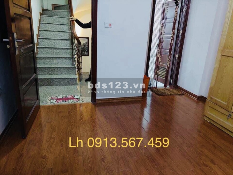 Ô tô tải đỗ cửa nhà 5 tầng đẹp phân lô giá 3.2 tỷ, đường Ngọc Thuỵ, Quận Long Biên