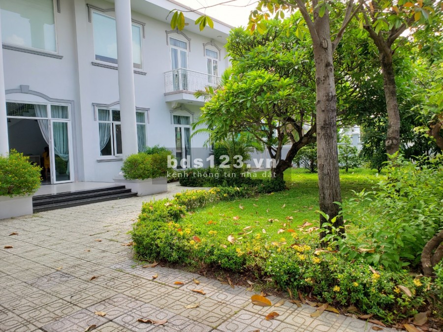 Cho thuê Villa 585m2 saan vườn, hồ bơi, 5 phòng ngủ đủ nội thất, Bình An, Quận 2