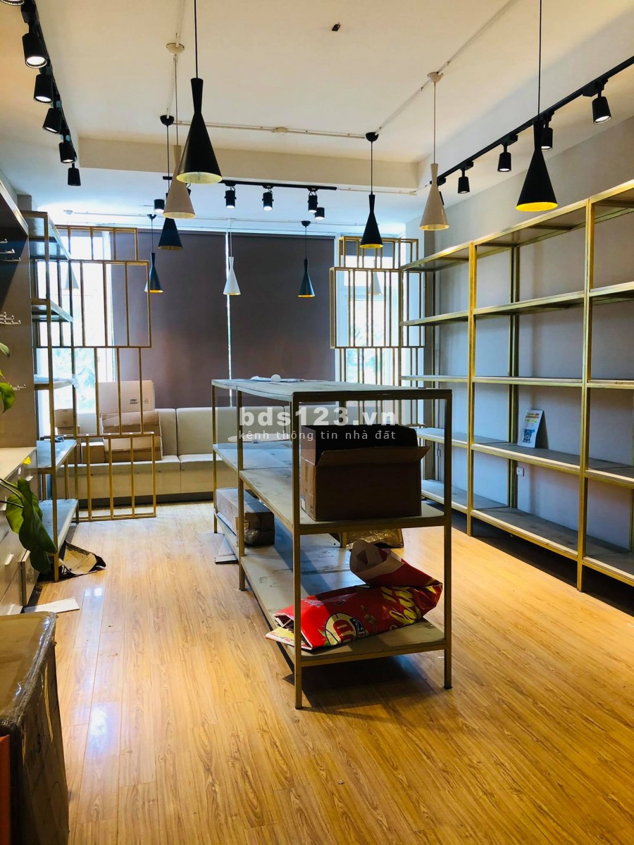 Siêu hiếm! Nhà mặt phố Phạm Văn Đồng, lô góc, vỉa hè 6m, 50m2 x 4T, 14 tỷ