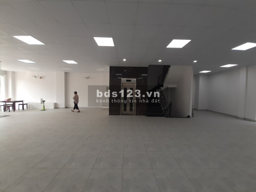 Cho thuê Nhà VP Hầm 4 sàn trống suốt 680m2 Trần não Bình An Quận 2 (MS:78.34.56)