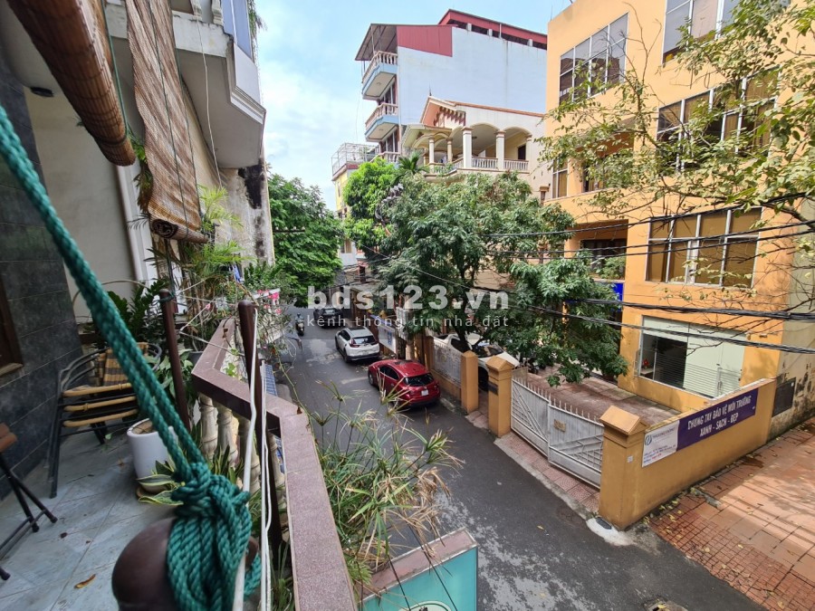 Cho thuê nhà nguyên căn 4 tầng Đường Hoàng Quốc Việt, diện tích 60m2, giá 18 tr