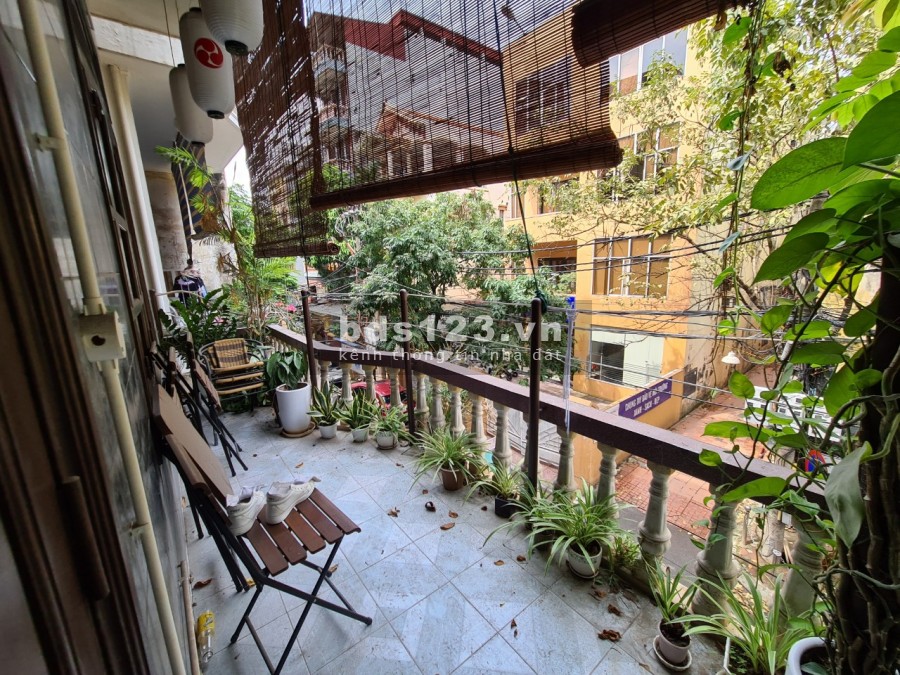 Cho thuê nhà nguyên căn 4 tầng Đường Hoàng Quốc Việt, diện tích 60m2, giá 18 tr