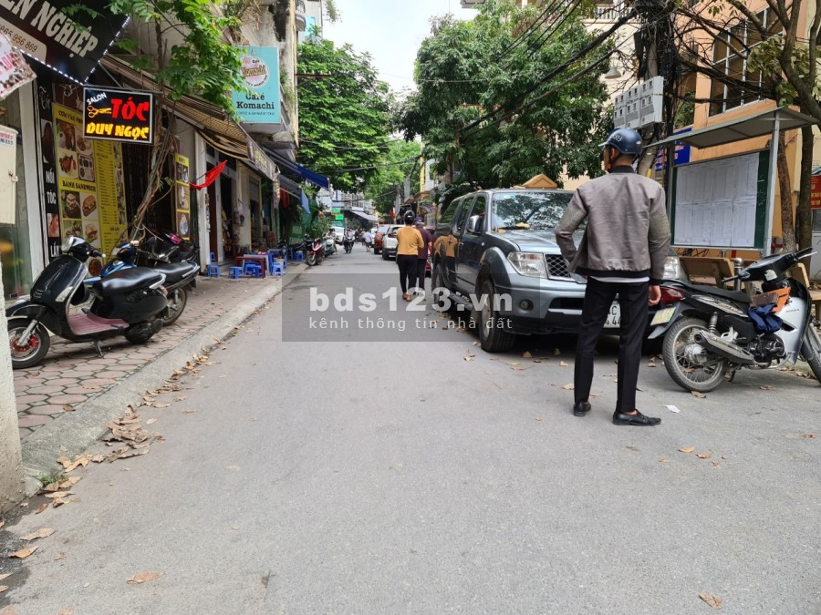 Cho thuê nhà nguyên căn 4 tầng Đường Hoàng Quốc Việt, diện tích 60m2, giá 18 tr