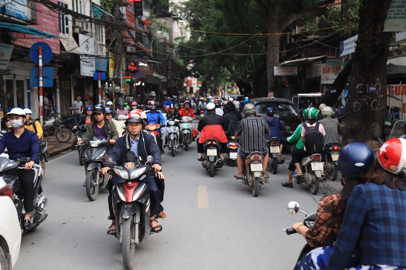 Mặt Phố Đê La Thành, dt 42m*6 tầng mt6, 2m oto tránh, vỉa hè kinh doanh nhỉnh 11 tỷ