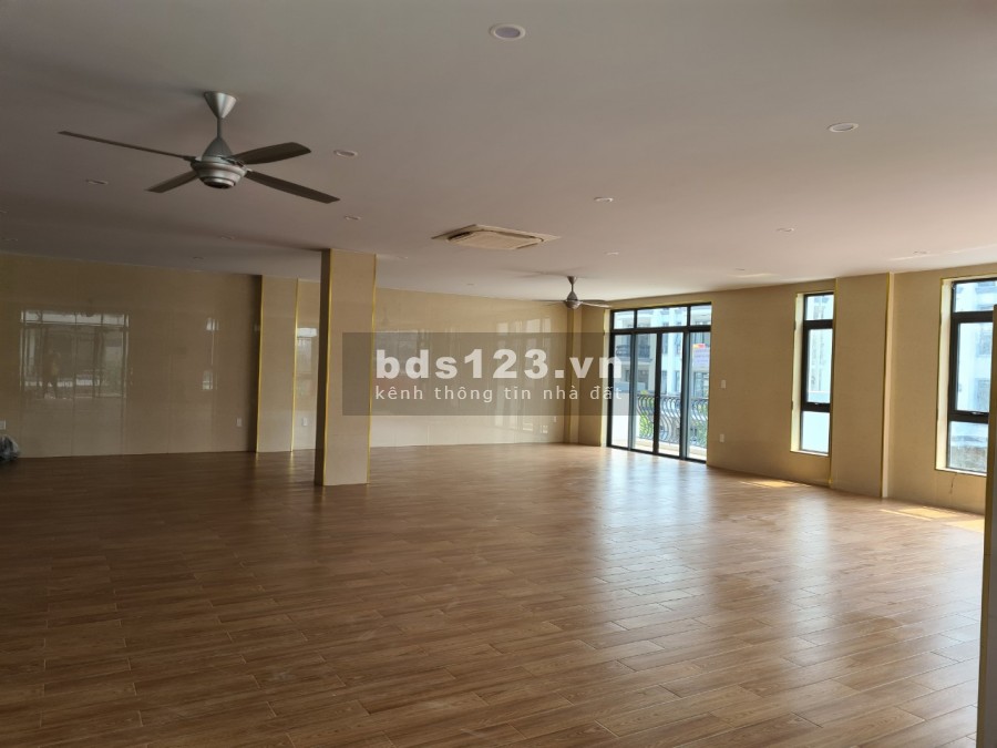 Cho thuê văn phòng phường Hiệp Bình Phước, giá 25 triệu/tháng, lhcc