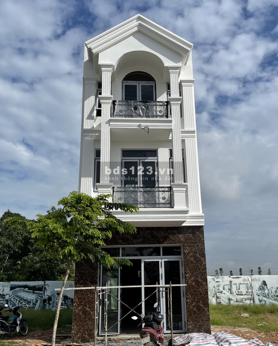 Nhà phố 2 lầu 1 trệt gần chợ Phú Chánh, giá thoả thuận, hỗ trợ vay