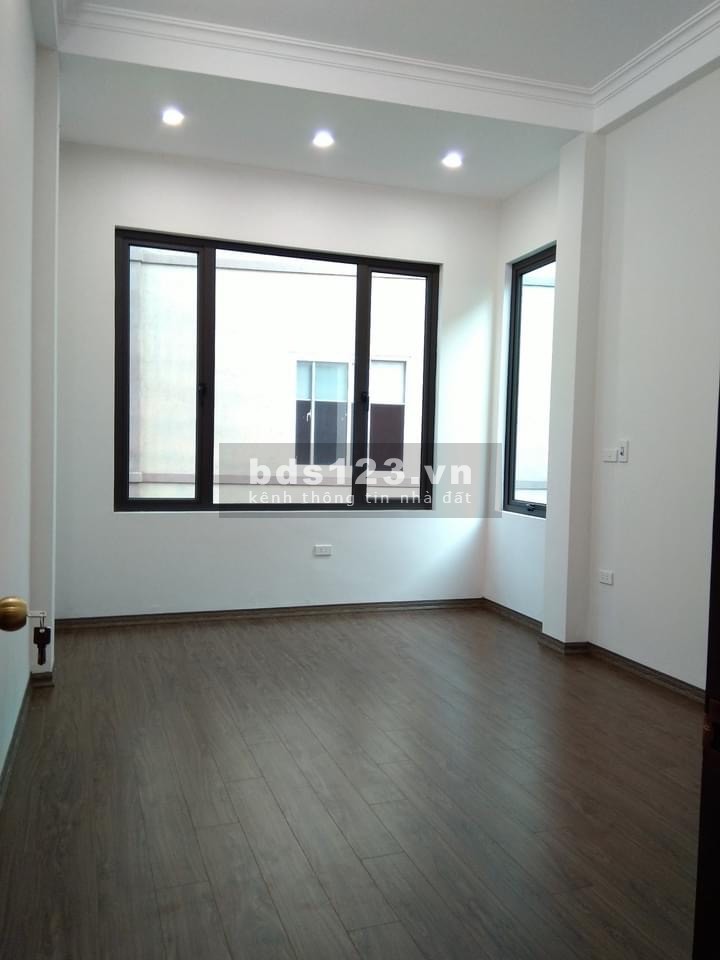 Cần bán nhà Thuỵ Khuê, lô góc 5 tầng, dt 42m2, nhà đẹp ở luôn, gàn Hồ Tây, ngõ nông rộng