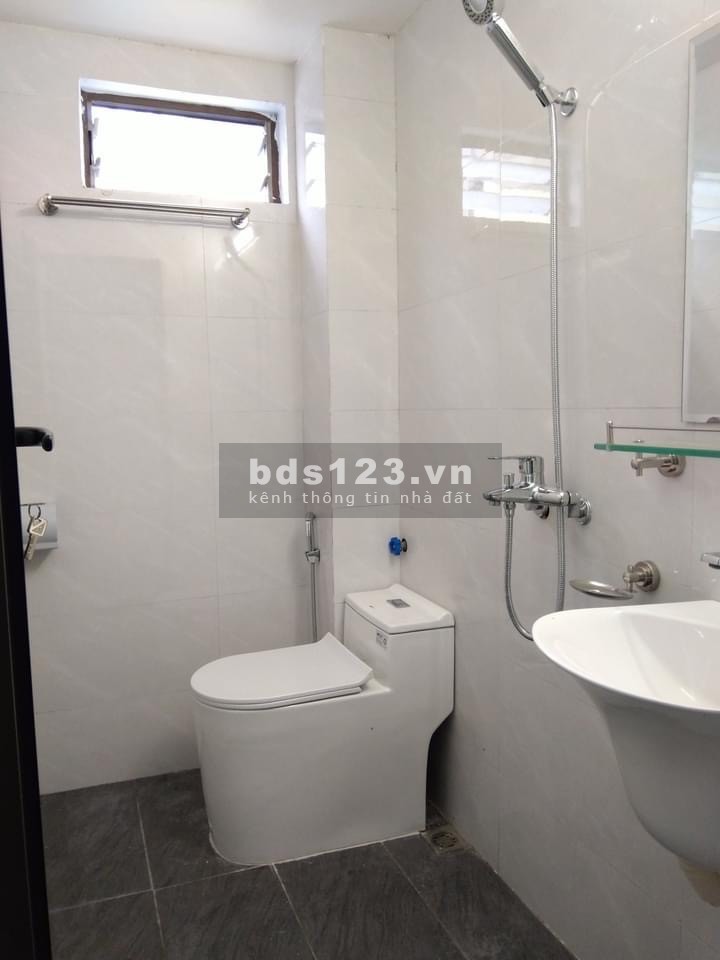 Cần bán nhà Thuỵ Khuê, lô góc 5 tầng, dt 42m2, nhà đẹp ở luôn, gàn Hồ Tây, ngõ nông rộng