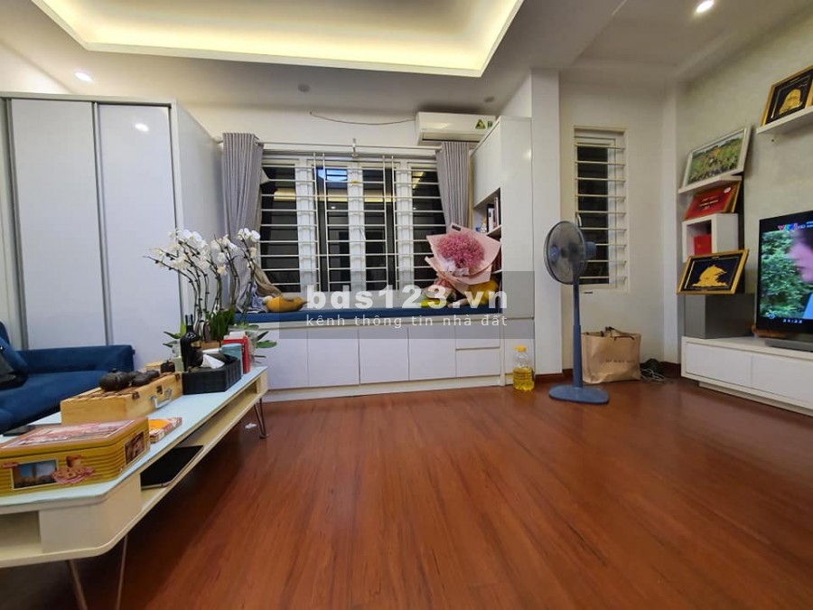 Bán nhà phố Đại La, Hai Bà Trưng. Nhà rẻ siêu hot . 31m x 5 tầng. 2.1 tỷ