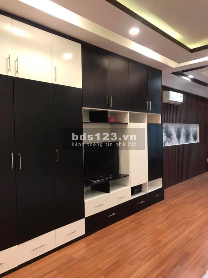 Nhà đẹp 5 Tầng phũ gỗ, Thiết kế đẹp ngang 8m tiện cho thuê văn phòng, Hẻm VIP 12m