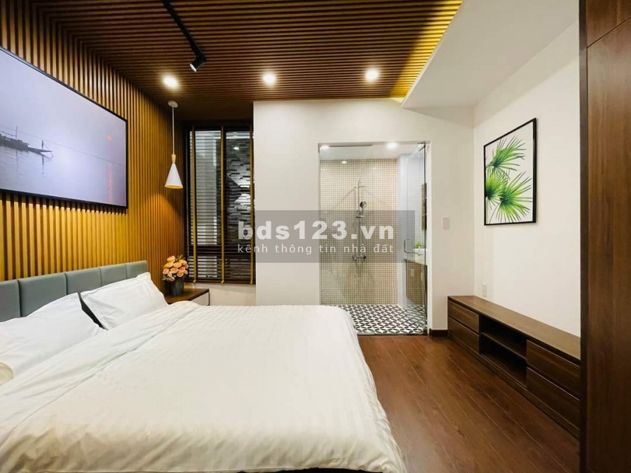 Nhà đẹp 5 Tầng phũ gỗ, Thiết kế đẹp ngang 8m tiện cho thuê văn phòng, Hẻm VIP 12m