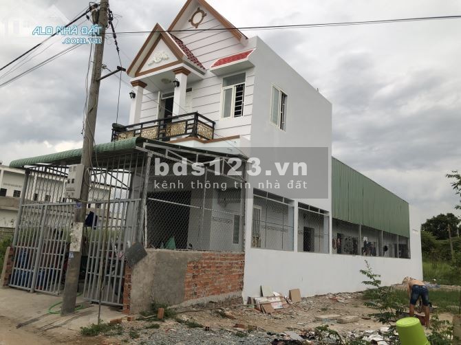Bán căn nhà 1 trêt 1 lầu+ 6 phòng trọ,vừa ở vừa cho thuê, TN 12tr/tháng ,SHR, gần cầu xáng