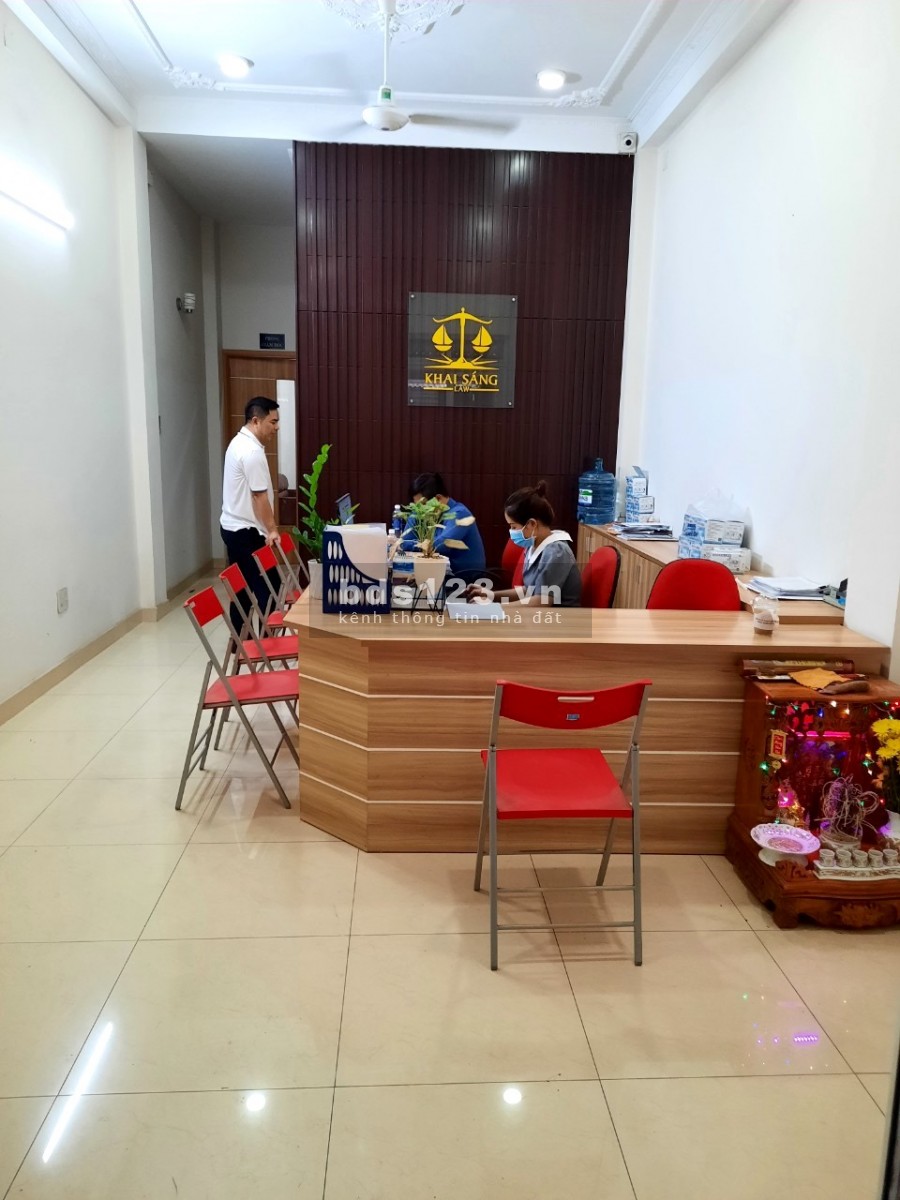 Cư Xá Chu Văn An, dt 4x20m Trệt 3 lầu, trệt trống suốt, 4P, 4wc, nhà đẹp