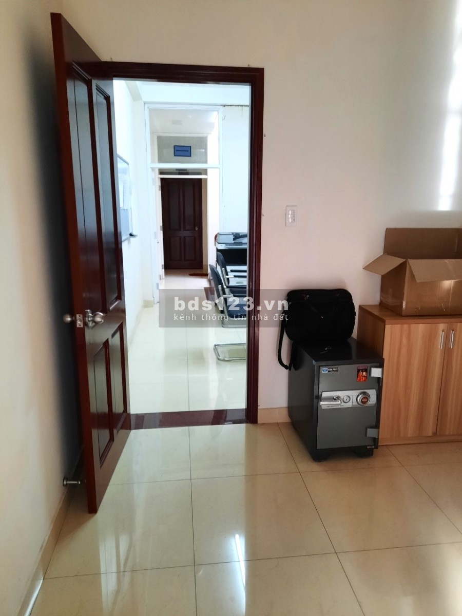 Cư Xá Chu Văn An, dt 4x20m Trệt 3 lầu, trệt trống suốt, 4P, 4wc, nhà đẹp