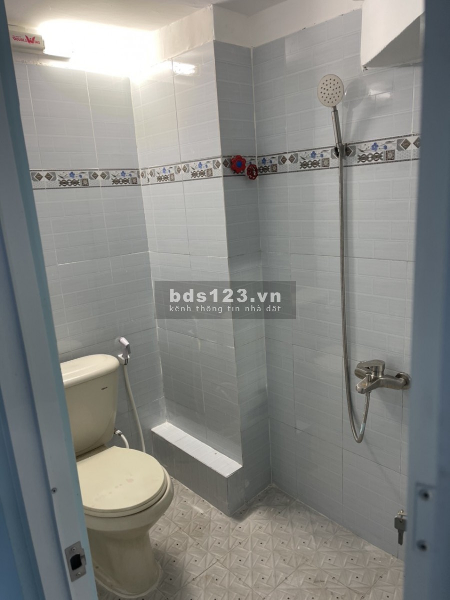 Nhà MT Nguyễn Trường Tộ (4x28m) Lầu St, 3 PN, 3 WC, sân thượng rộng