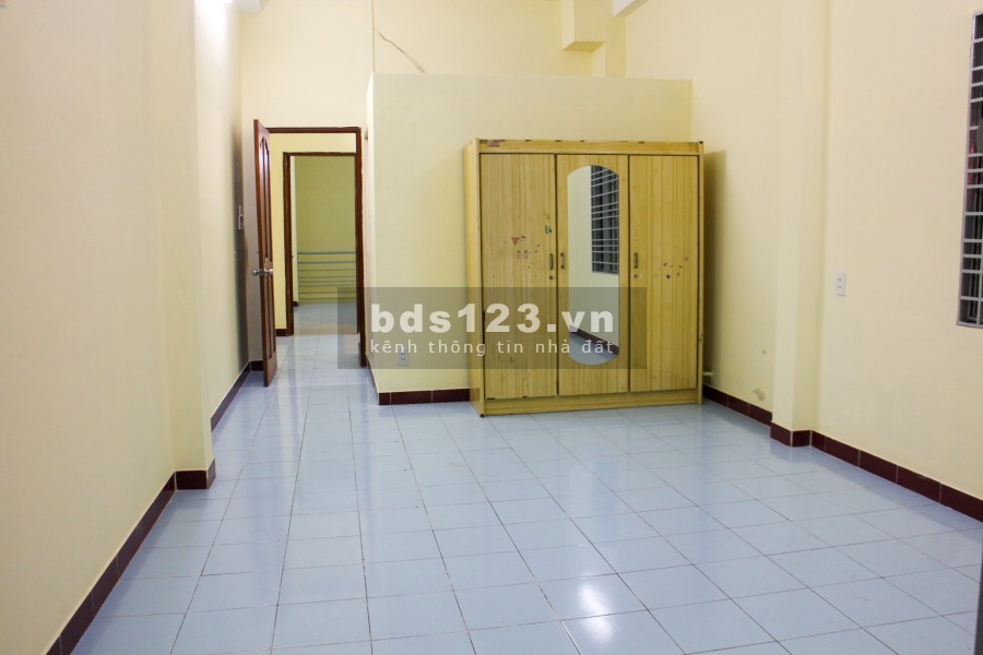 Cho thuê nhà 2 mặt tiền Phổ Quang, TB. 5x23m 1 trệt 2 lầu, Trệt trống suốt cầu thang cuối nhà