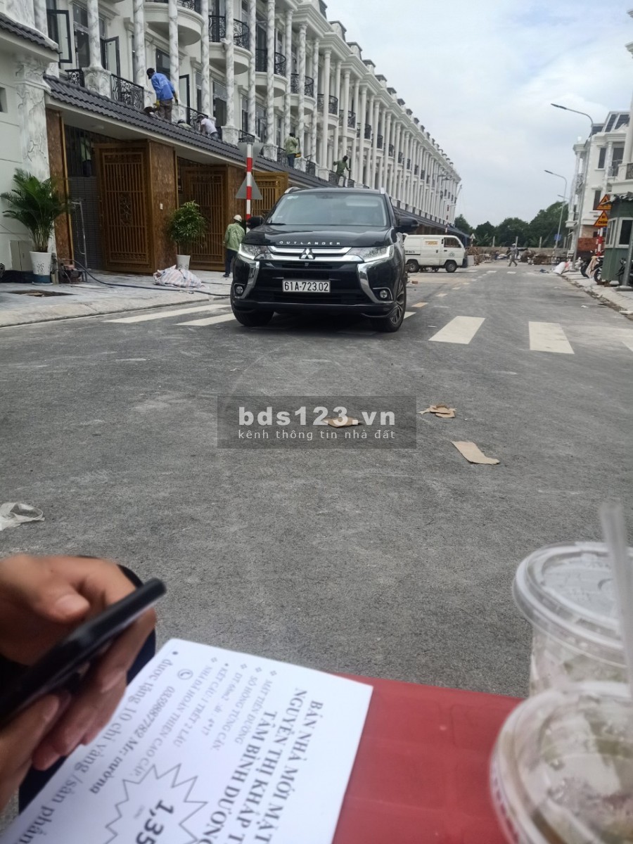 Bán nhà phố thương mại đẳng cấp bậc nhất Dĩ An, khu dân cư
