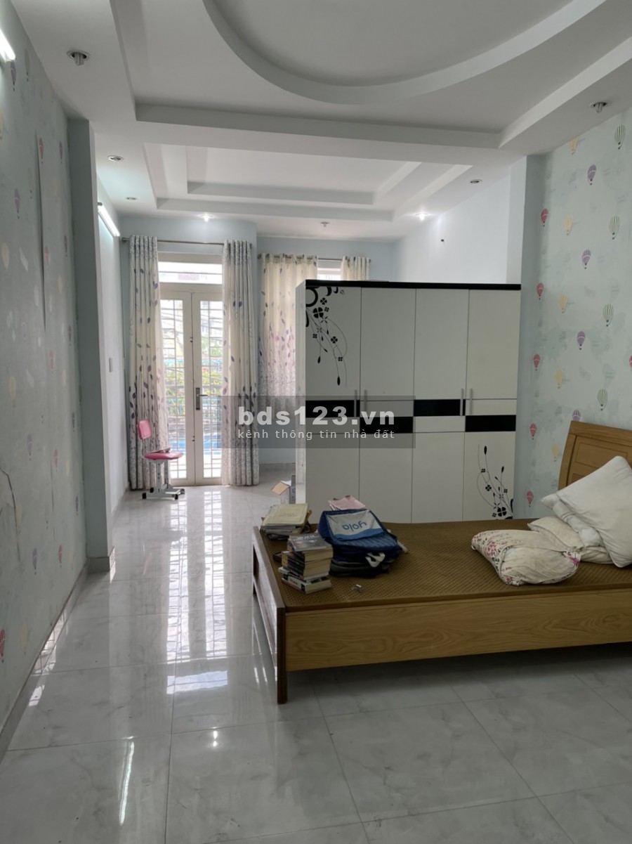 Nhà MT Nguyễn Trường Tộ (4x28m) Lầu St, 3 PN, 3 WC, sân thượng rộng