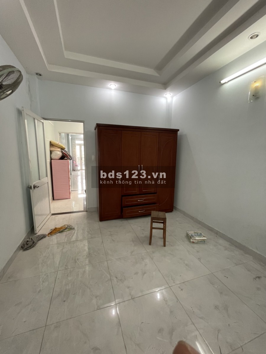 Nhà MT Nguyễn Trường Tộ (4x28m) Lầu St, 3 PN, 3 WC, sân thượng rộng
