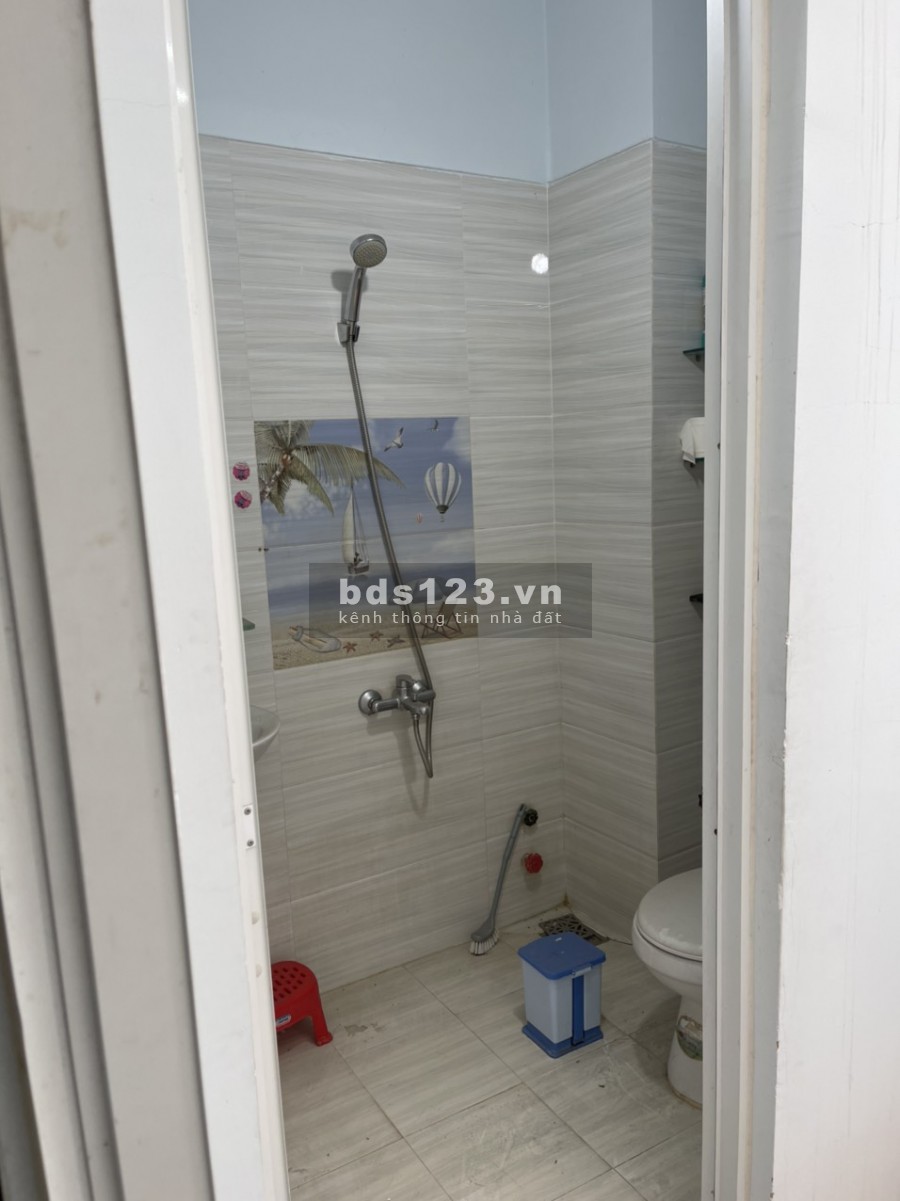 Nhà MT Nguyễn Trường Tộ (4x28m) Lầu St, 3 PN, 3 WC, sân thượng rộng
