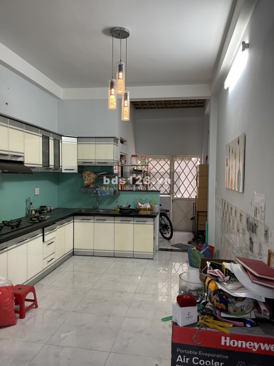 Nhà MT Nguyễn Trường Tộ (4x28m) Lầu St, 3 PN, 3 WC, sân thượng rộng