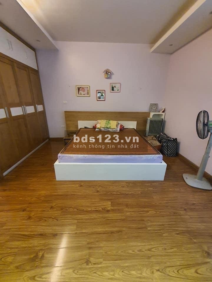 Bán Nhà Lĩnh Nam Hoàng Mai 64m 4T,3,5 tỷ có sân để xe riêng,ô tô tránh ngõ, SĐ ĐẸP