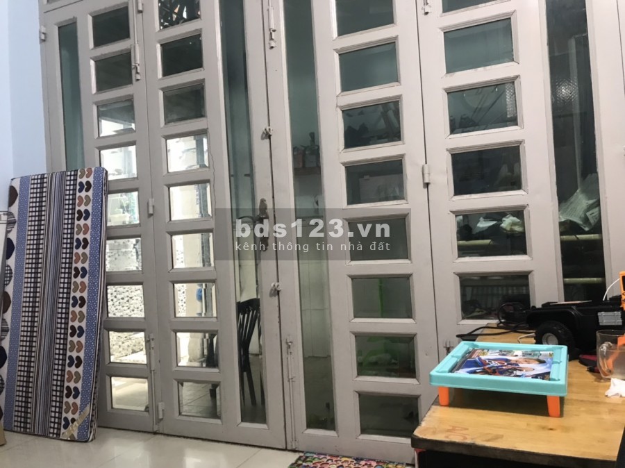 Bán nhà hẻm, Diện tích 4*9,6m, 1 lầu, 1 gác, 2 phòng ngủ, 2 toilet