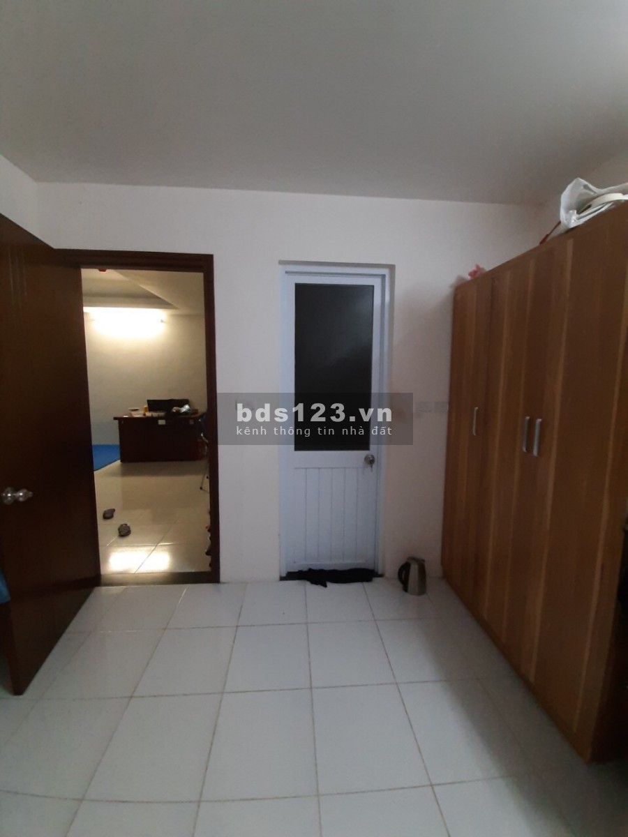 Bán gấp căn hộ chính chủ tòa CT2 Yên Nghĩa 121m2 4PN, 3WC, giá ưu đãi 1,55 tỷ. LH: 0374393926.