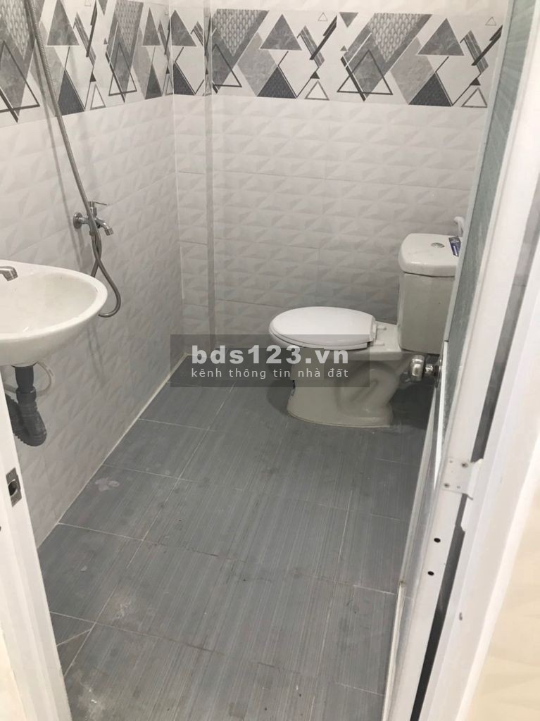 Nhà hẻm 5m Âu Cơ, 2PN, 2WC, nhà mới, giá 9 triệu/tháng, 2 lầu đúc kiên cố