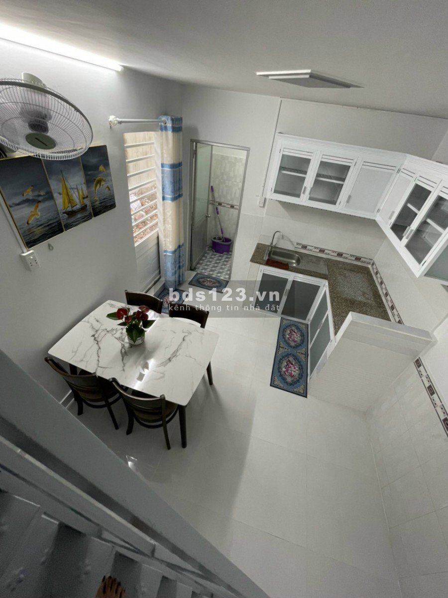 Nhà trệt lầu sổ hồng riêng giá tốt vị trí đẹp, dtsd 36m2, giá bán 2.48 tỷ