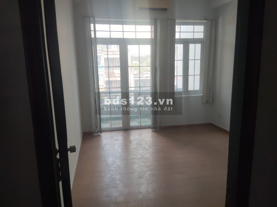 Nhà nguyên căn mặt tiền Hoàng Văn Thụ, giá cho thuê 33 triệu/tháng