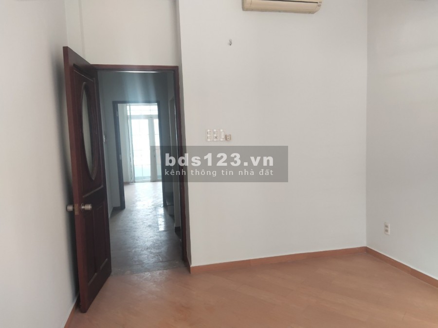 Nhà nguyên căn mặt tiền Hoàng Văn Thụ, giá cho thuê 33 triệu/tháng