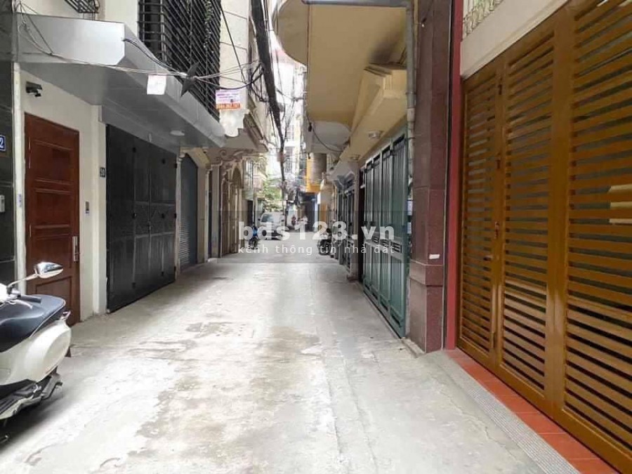 Ban nhà ngã tư Sở nhà mới 5 tầng về ở luôn, diện tích 30m2, mt 3.7m, ngõ rộng 2.5m