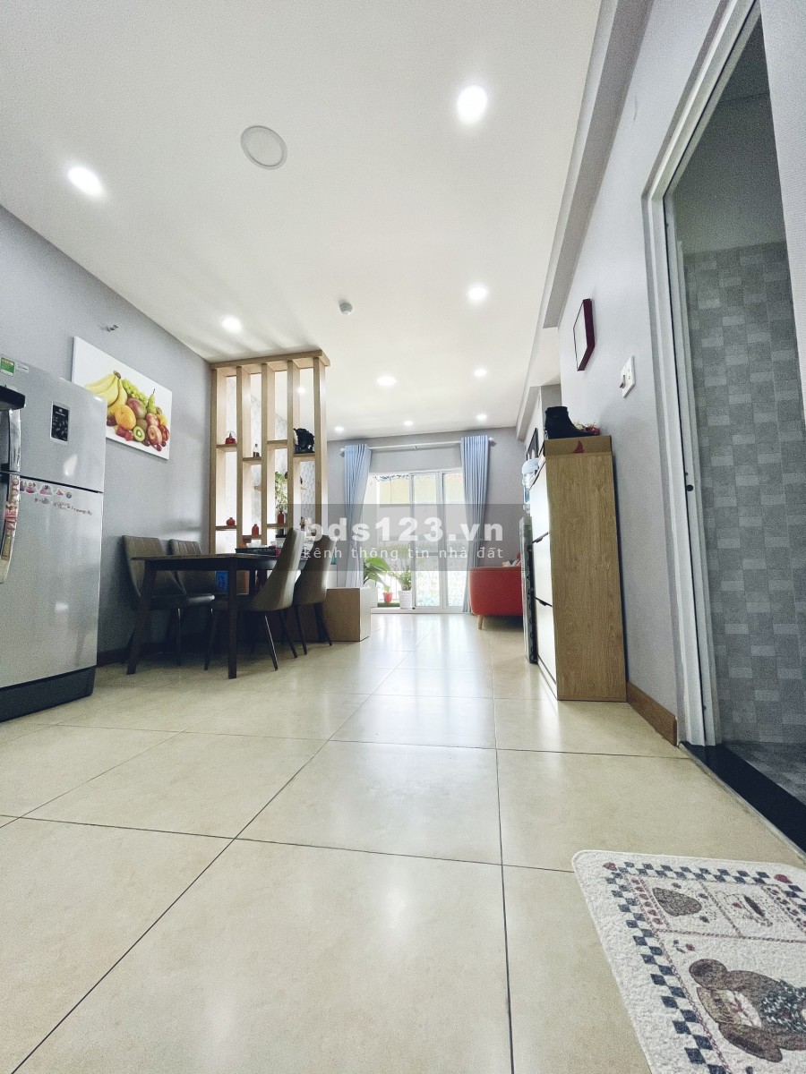 Bán gấp căn hộ Idico Tân Phú, Block C, đầy đủ nội thất, tầng cao, view Đầm Sen & hướng Đông Nam thoáng mát, giá 2,35 tỷ.