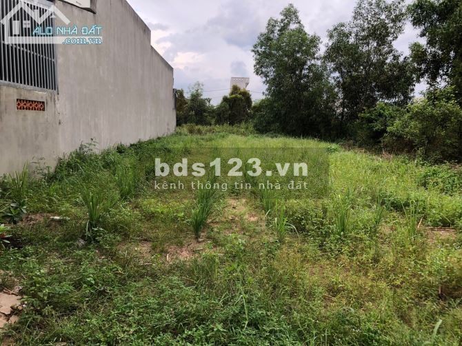 Bán gấp 18 phòng trọ, lợi nhuận 25 triệu/tháng, dt 250m2, đất thổ cư, giá 1.8 tỷ/dãy