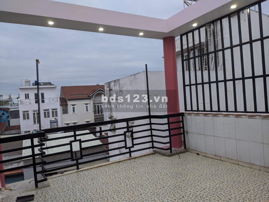 Nhà 4 lầu bê tông cốt thép, Lý Tuệ Tân Phú dt 33m2 giá chỉ 3tỷ2