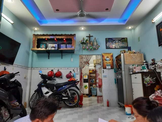 Bán gấp nhà Đoàn Văn Bơ, Quận 4, dtsd 40m2, giá 2.5 tỷ, lhcc