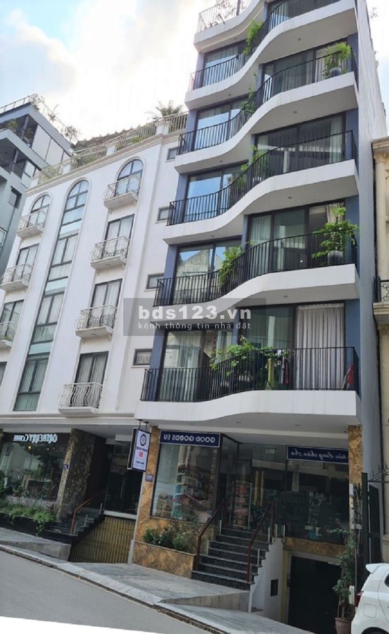 Mặt phố Xuân Thủy, Cầu Giấy. Vỉa hè, oto, KD. Lô góc 70m2 19 tỷ