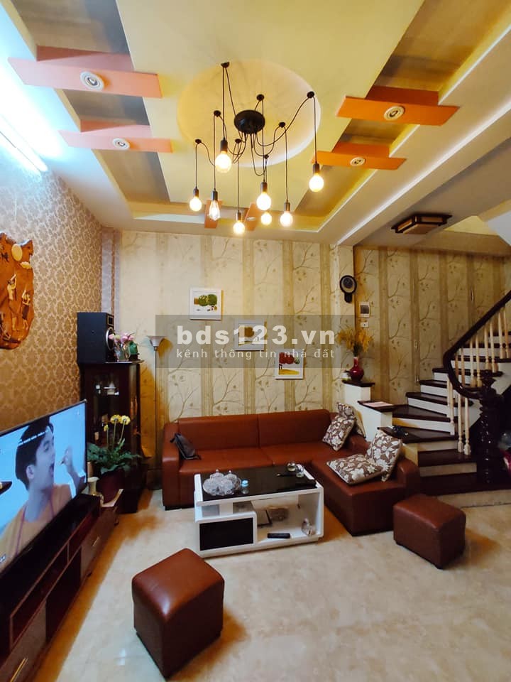 Bán nhà phố Thanh Đàm! 40m2, 4 tầng, mặt tiền 4m, giá 2.85 tỷ.