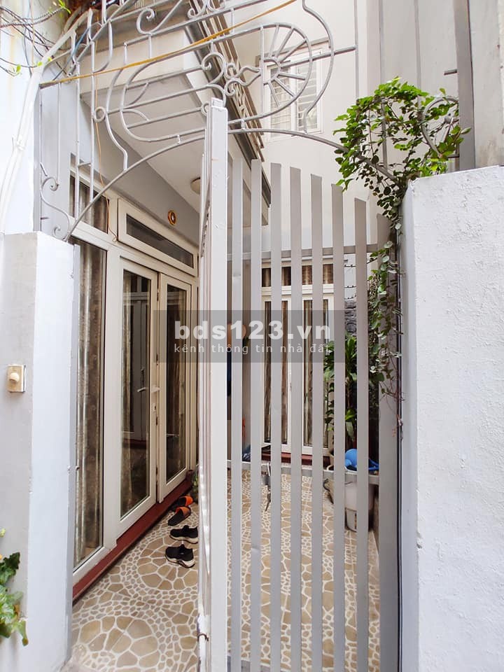 Bán nhà phố Thanh Đàm! 40m2, 4 tầng, mặt tiền 4m, giá 2.85 tỷ.