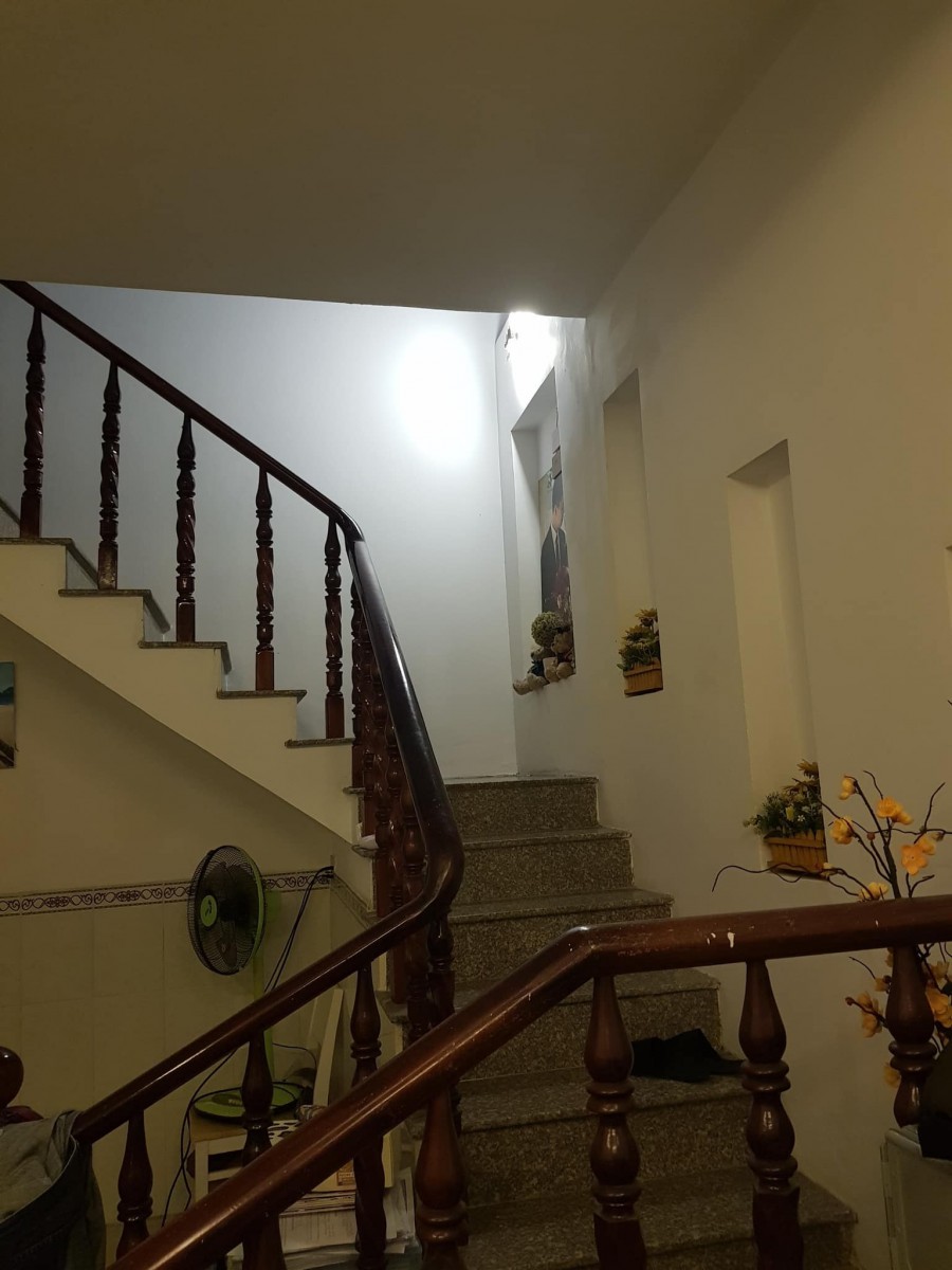 Bán gấp nhà Quận Bình Tân, dt 50m2, 2 tầng đúc, giá 4 tỷ, lh 0917173744 gặp Nghĩa