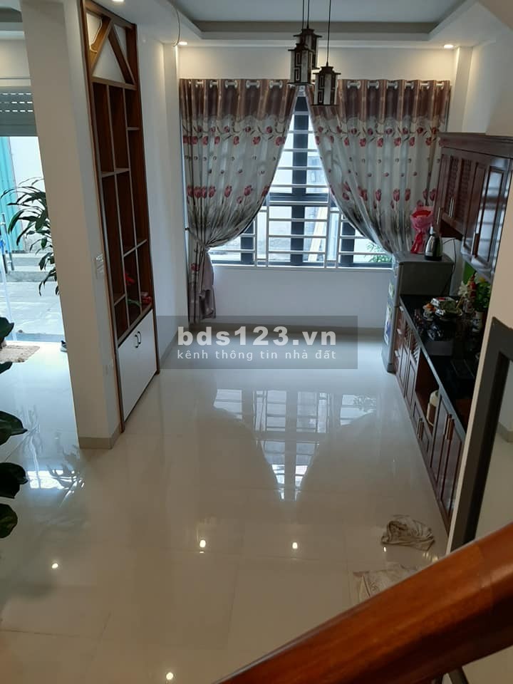 Giảng viên về hưu chán phố về quê bán 50m2, 3 tầng Lê Thanh Nghị nhỉnh 3 tỷ