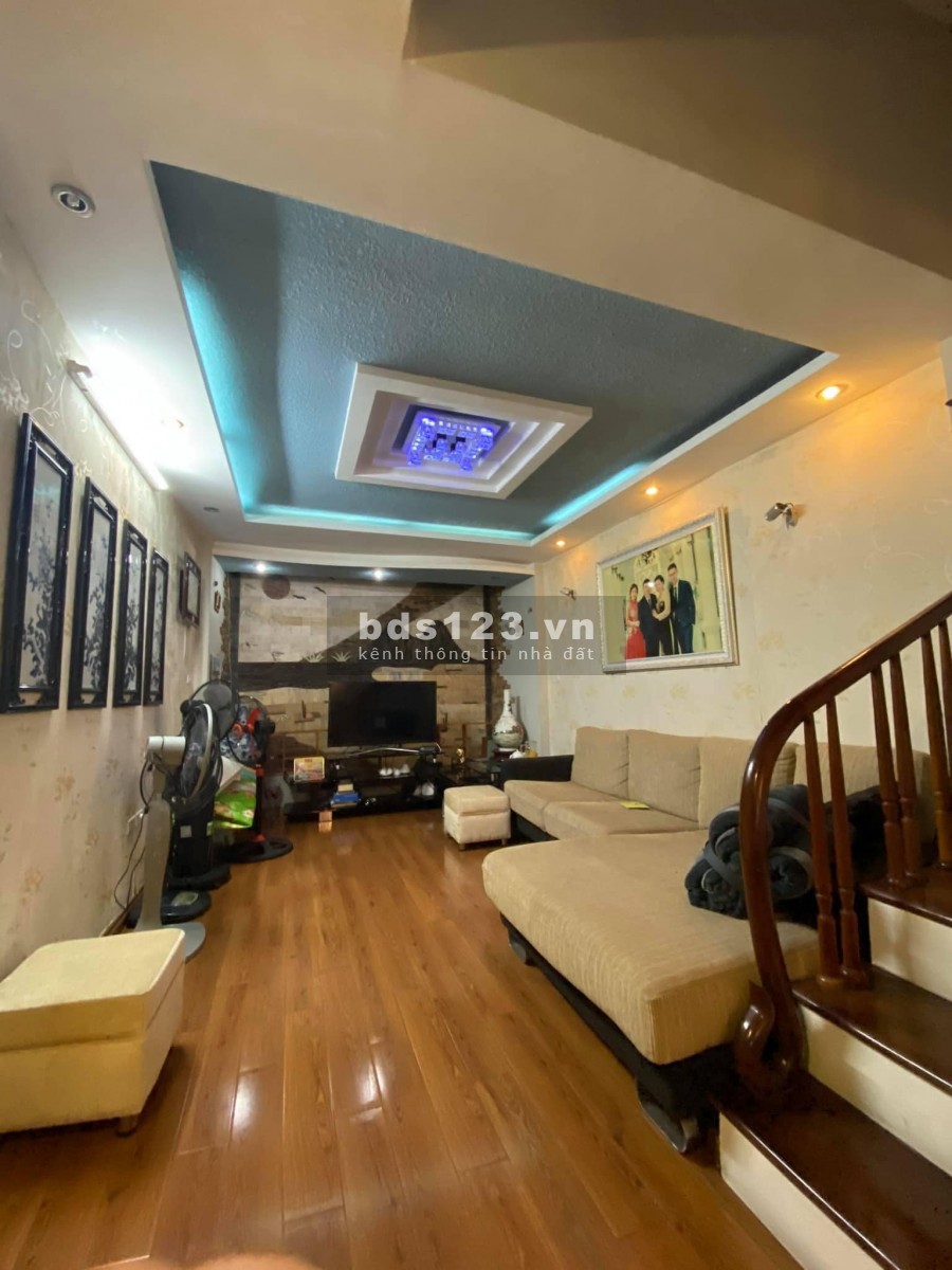 Bán nhà Âu cơ, sổ vuông như bánh chưng, 60m, giá 3.8 tỷ. LH: 0947485708
