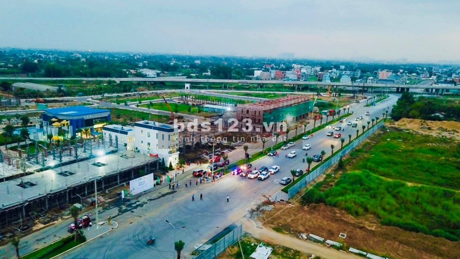 Cần bán đất KDC The Sol City cạnh chợ Hưng Long, Bình Chánh. Giá 2,979 tỷ. Chiết khấu nóng 320tr. Ngân hàng hỗ trợ 65%. SĐT 0915929127