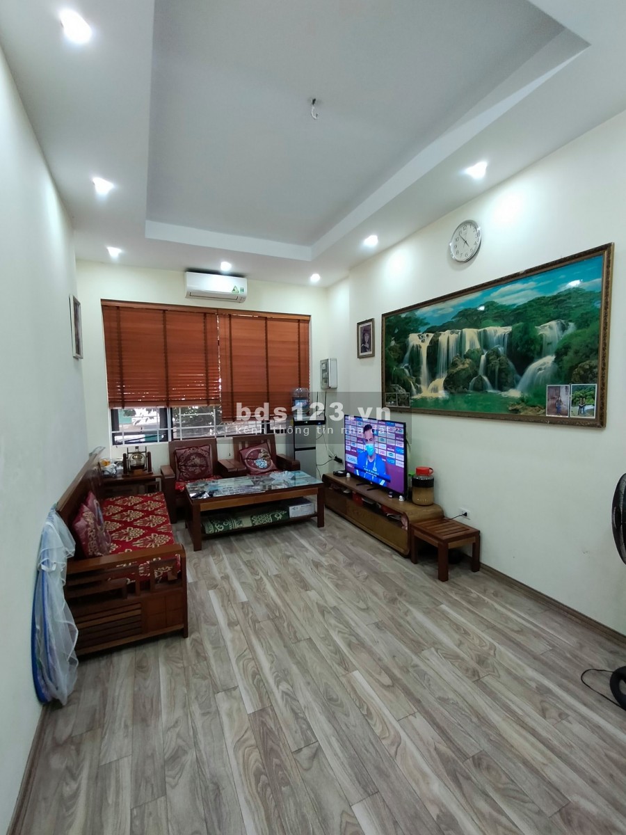 Bán gấp nhà ô tô tránh, kinh doanh đường Vũ Vương Thùa Quận Thanh Xuân, mt 6m, giá 6.2 tỷ