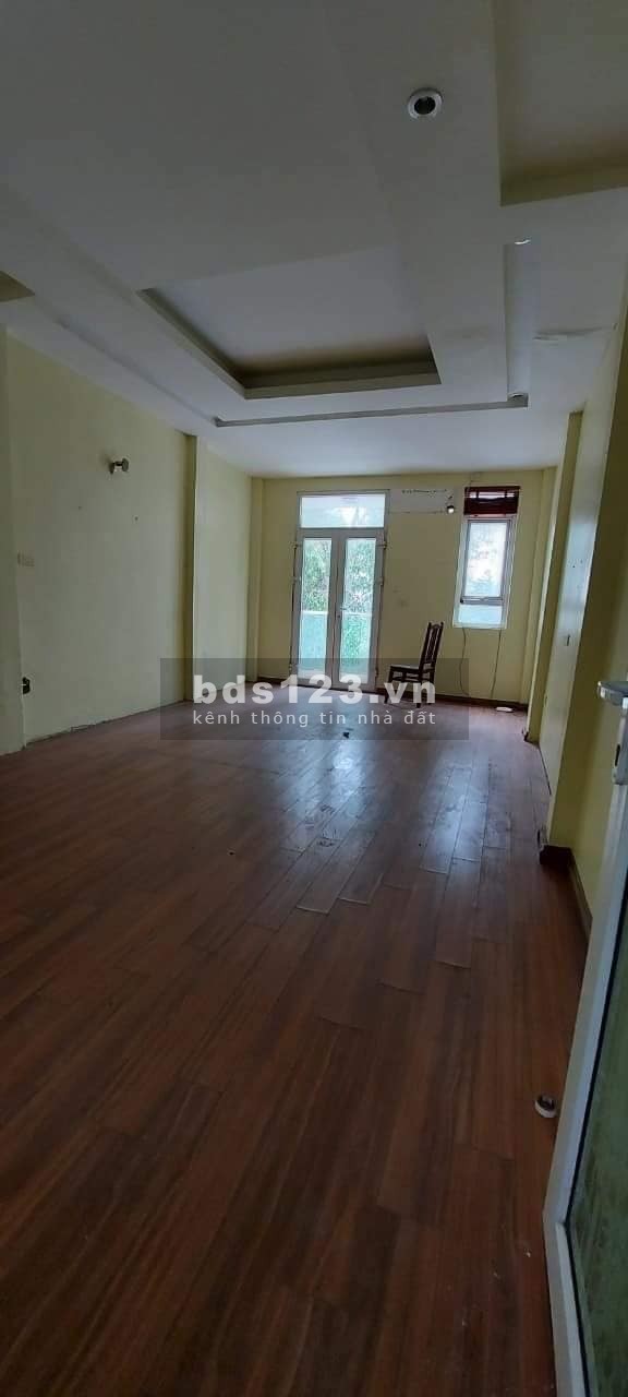 Mặt hồ Hoàng Cầu hưởng trọn 2 bên vỉa hè vị trí vàng, mặt tiền đẹp, kinh doanh đỉnh